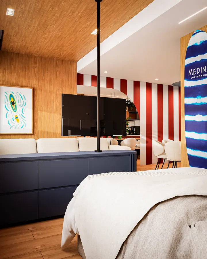 studio rr: tv giratória entre a cama e a sala, com prancha de surf na parede